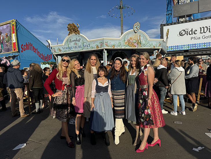 Wiesn-Finale mit Sekt und VIPs! Konstantin von Keyserlingk und Frau Anja luden zum Oktoberfest-Finale ans Nymphenburg Sektrondell auf der „Oidn Wiesn“ am 06.10.2024 ©Foto: Martin Schmitz 